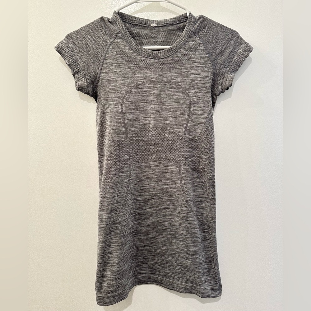 Swiftly Tech Short-Sleeve Shirt 2.0
Hip Length